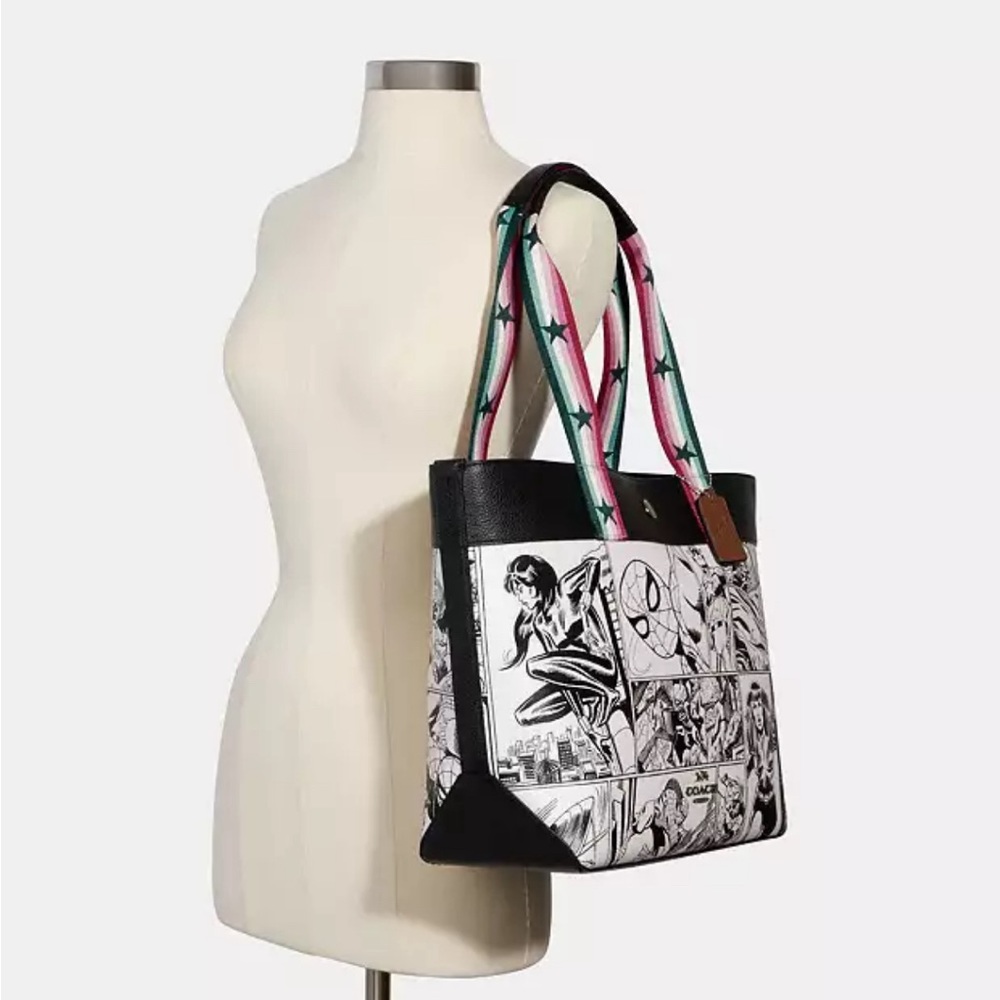 Coach │ Marvel Jes Tote With Comic Book Print